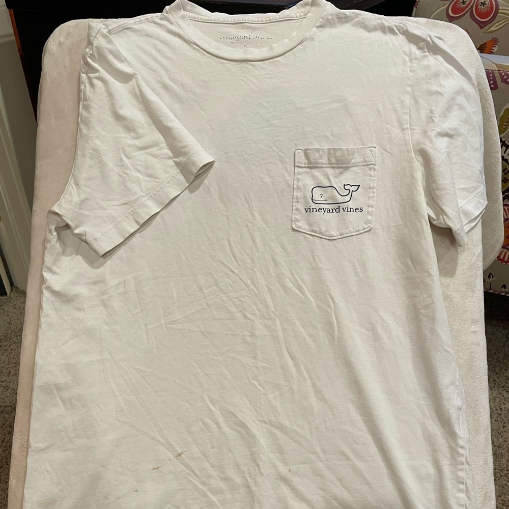 vineyard vines t-shirt